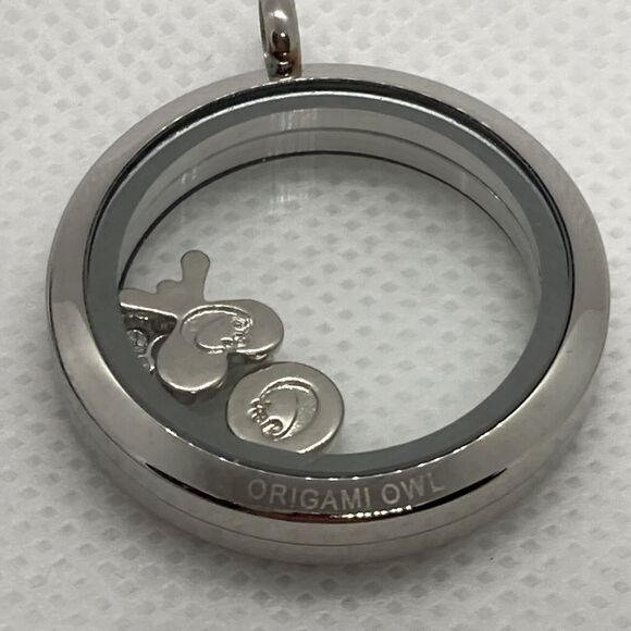 Vintage - Now Lot of (20) Charms Pendants Ballet Tennis Snowflake Flag Hat - Picture 8 of 10